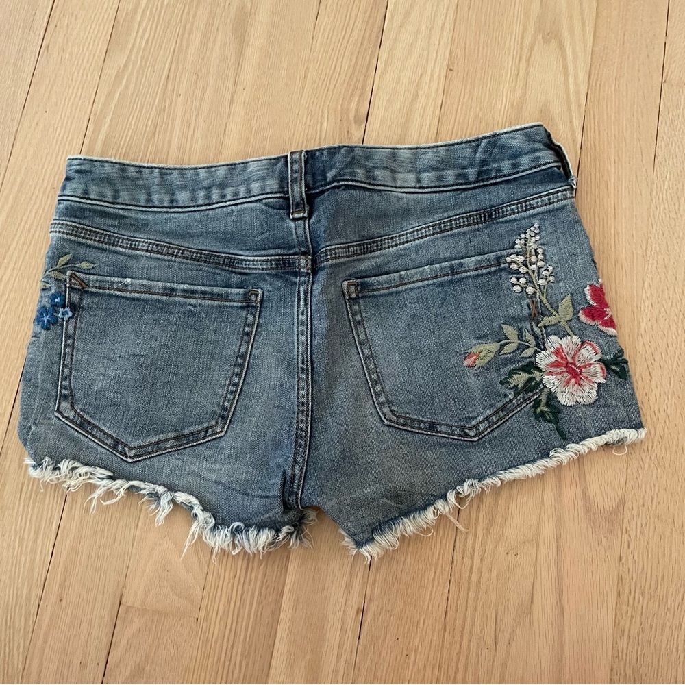 Express Embroidered relaxed low rise Shortie 0 - Picture 2 of 5